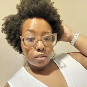 Meet your Posher, Deanna